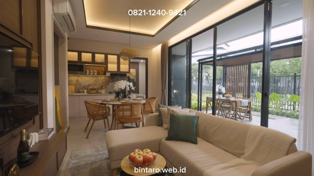 living room dengan sliding door kaca besar di sisi rumah show unit discovery azzura bintaro tipe 8x16
