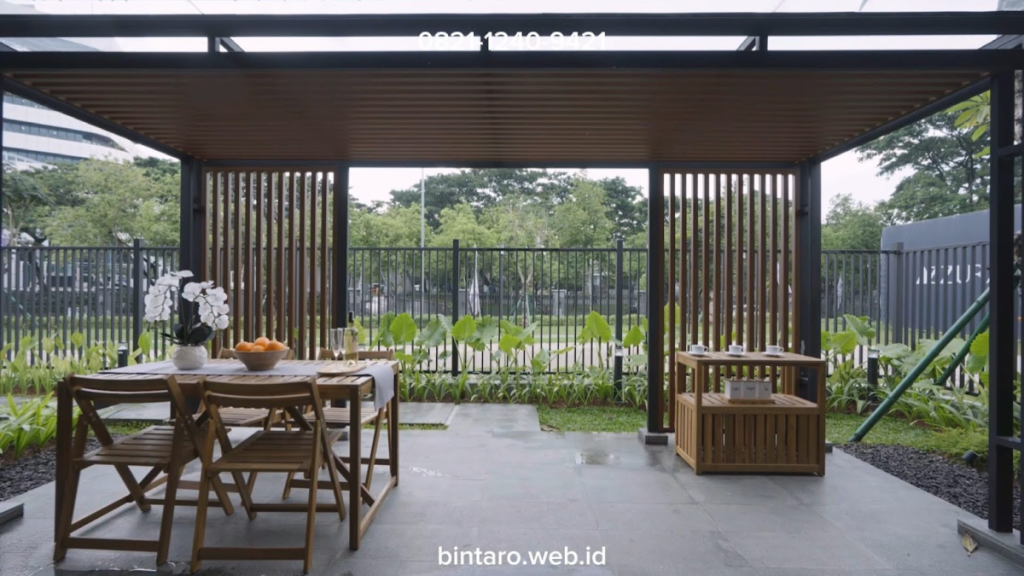 taman samping dengan canopy show unit discovery azzura bintaro tipe 8x16